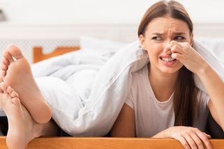 Táto, ty ses zul aneb Tipy proti zápachu a pocení nohou. Pomůže čaj, soda a suché boty - Proženy.cz